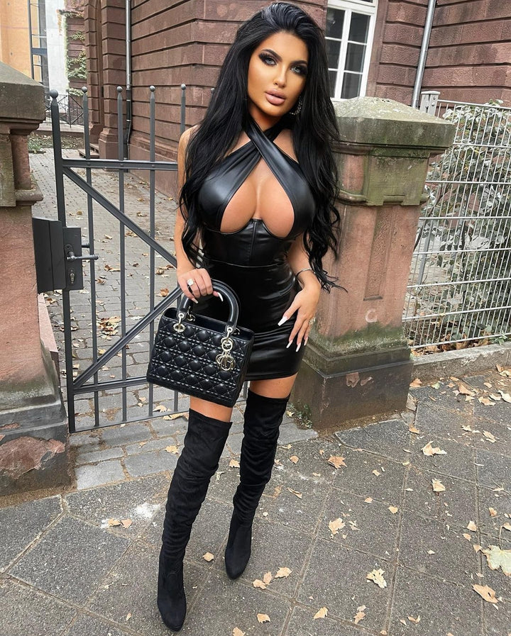 Halterneck klänning i konstläder